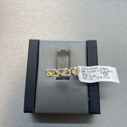 18kt Gold & Diamond Ladies Ring Available On Special Sale