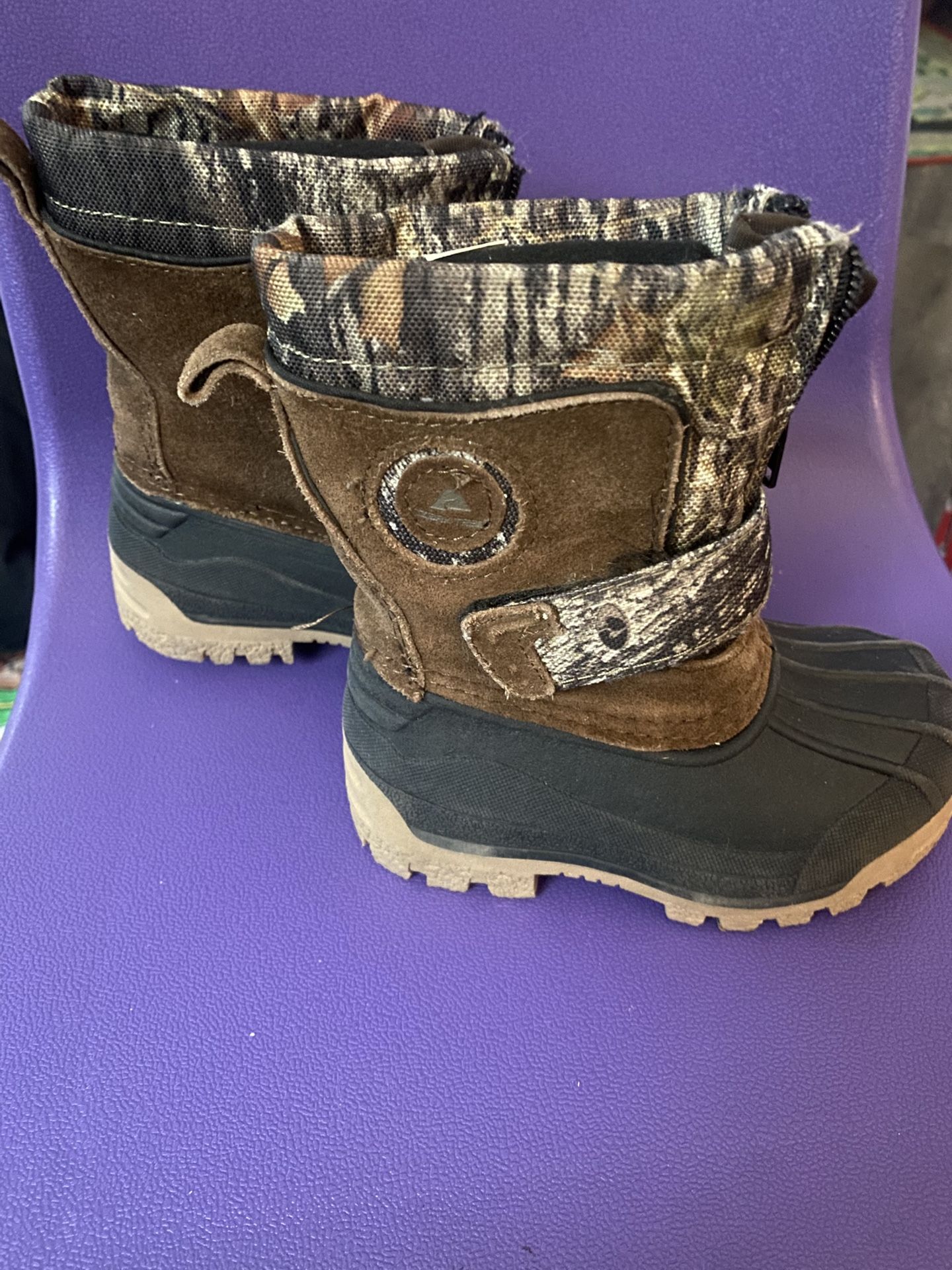 Boys Boots Sz 6 Like New