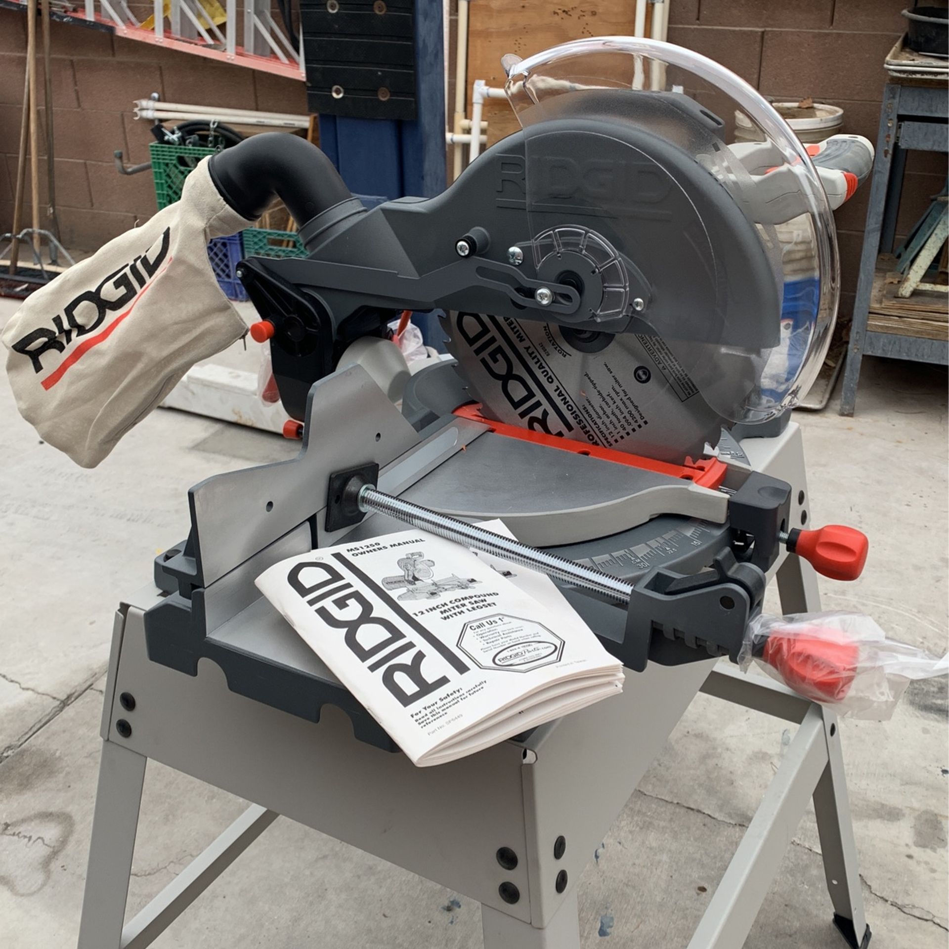“NEW” 12 inch Ridgid compound miter saw MS 1250 model with stand