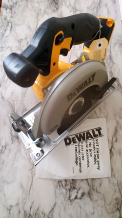 DeWalt 20V Sierra Circular 6 1/2 NUEVA!!!  DeWalt 20V Circular Saw 6 1/2 NEW!!!