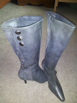 Beutiful gray boots...you will love them.
