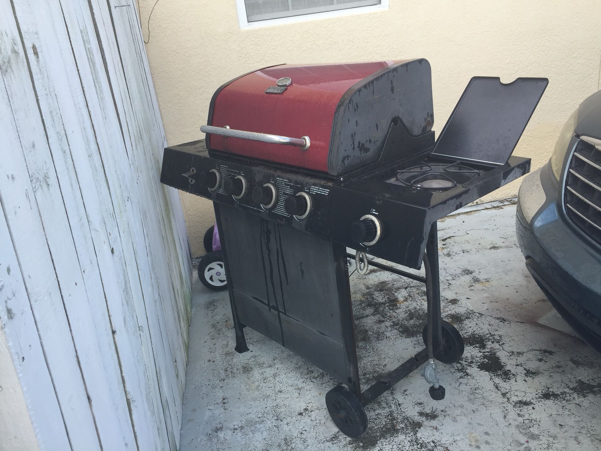 I’m selling this grill is a real good condition for $75 gas grill