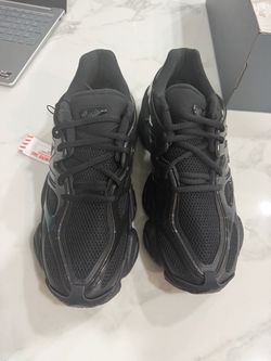 New Balance black cat 9060 men 8.5 women 10