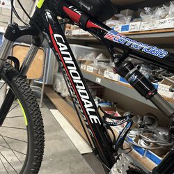 Beautiful Cannondale Mountain Bike In Very Good Condition