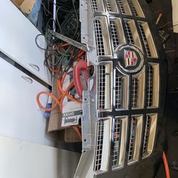 2014 escalade front grill also fits 2007- 2014