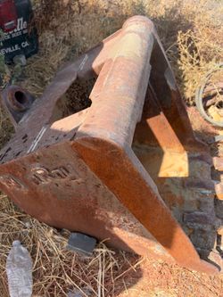 24” Excavator Digging Bucket – Heavy Duty Pin-On – 2 Available