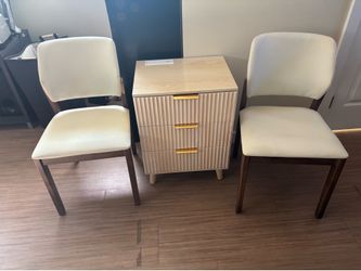 Fluted drawers with 2 free dining chairs