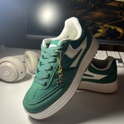 green sneakers 5 size 🍀