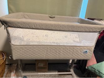 Cloud bedside bassinet