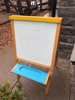 Kids Wooden Art Easel with Whiteboard and chalkboard $30 cash only please