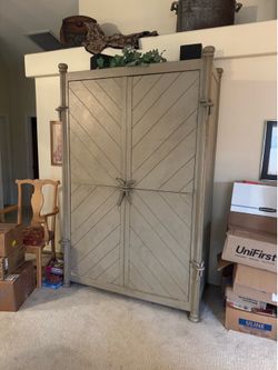 Entertainment center