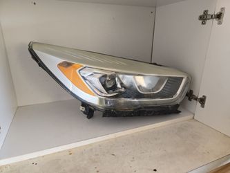 2017 TO 2019 FORD ESCAPE OEM RIGHT  HEADLIGHT