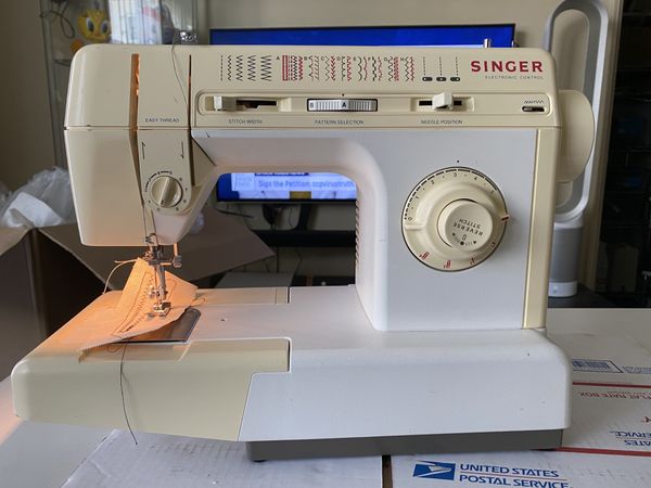Singer 4830c sewing machine for Sale in Los Angeles, CA - OfferUp
