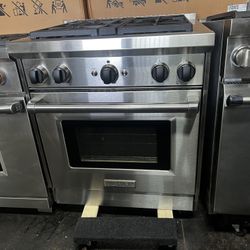 Wolf 30”Wide Gas Range Stove In Stainless Steel 4 burners 