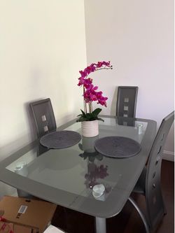 Dinner table and 4 chairs
