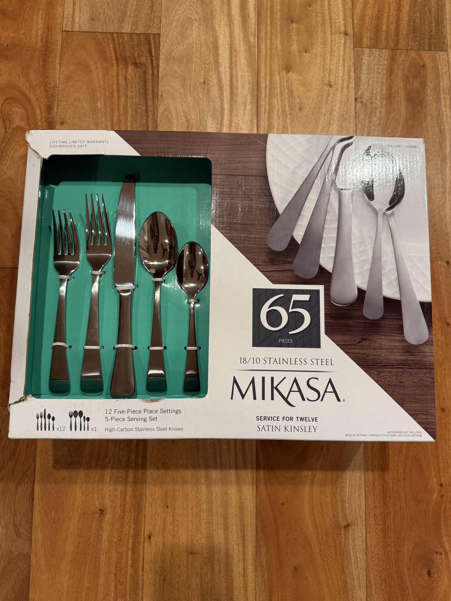 New 65 Piece Mikasa Silverware Set