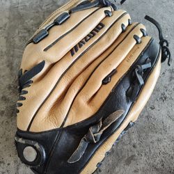 Mizuno 12 Left Handed Thrower Baseball/Softball Glove 