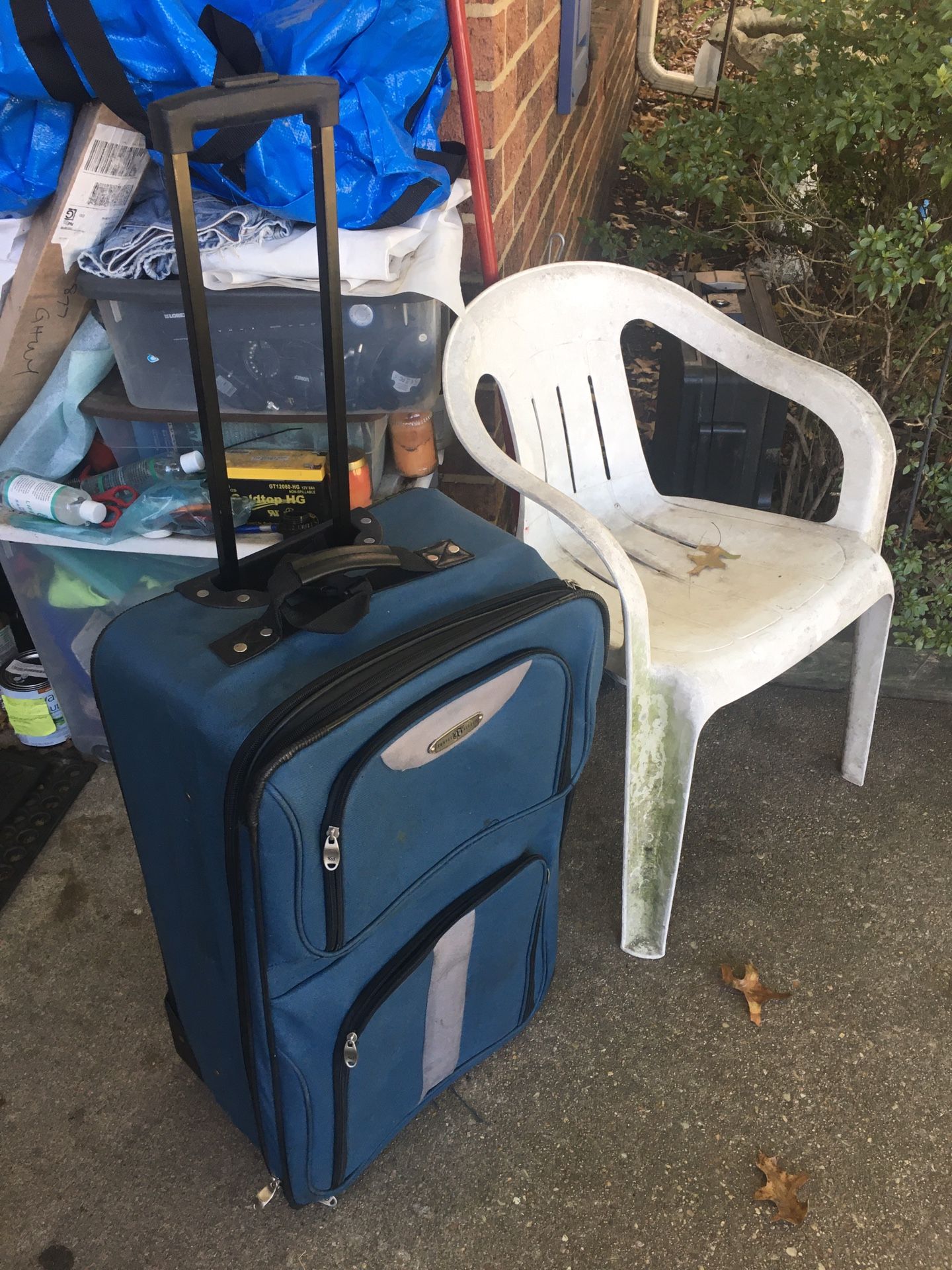 Nice carry on luggage on wheels with extension handle only $35