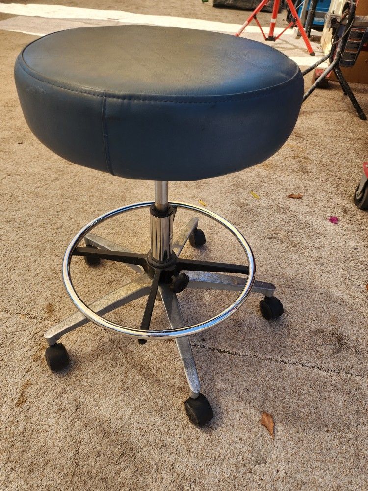 Single Stool