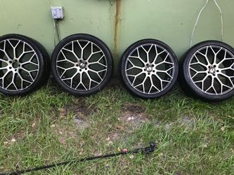 22 Rims one Cracked 350$