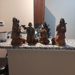 Figurines