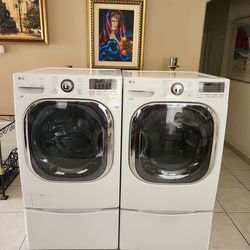LG Washer & Dryer Front Load Matching Set Large Capacity CLEAN