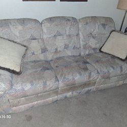 COUCH SET. CHEAP!