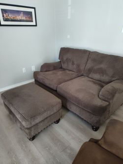 LOVE SEAT+OTTOMAN