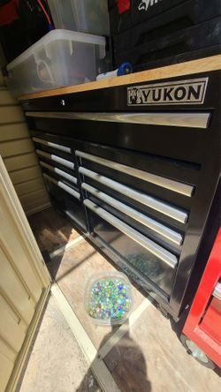 9 drawer mobile storage cabinet.