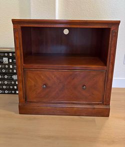 File cabinet with shelf