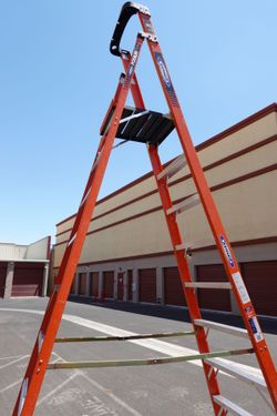 Werner 10ft Fiberglass Podium Ladder (300 lb Heavy Duty Type IA) - 16ft Reach