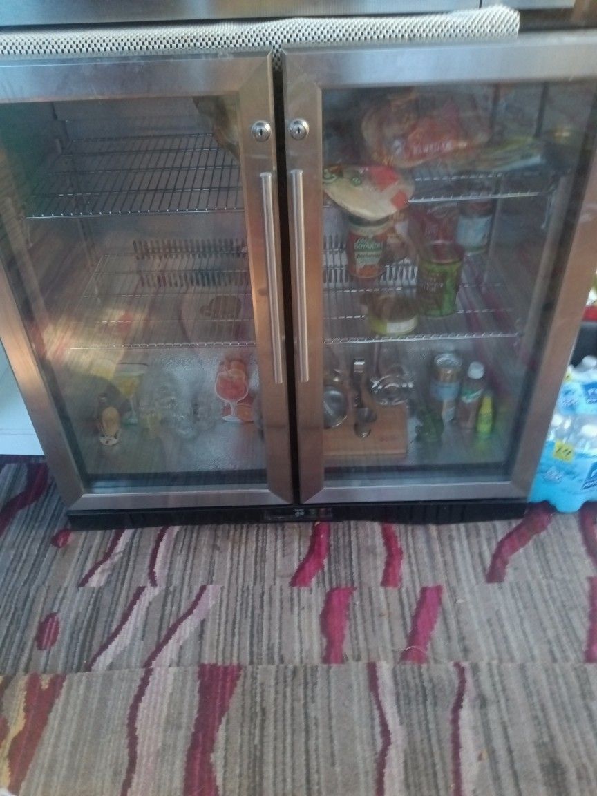 Commercial Beverage Cooler/Refrigerator