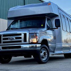 2014 Ford E450 Shuttle Bus Wheelchair Accessible 14 Passenger 