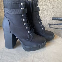 Super Cute Steve Madden ankle boots. Size 7