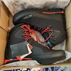 New Arcteryx Boots Acrux LT M:10 W: 11