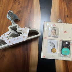 Baby Hangers And Keepsake Set