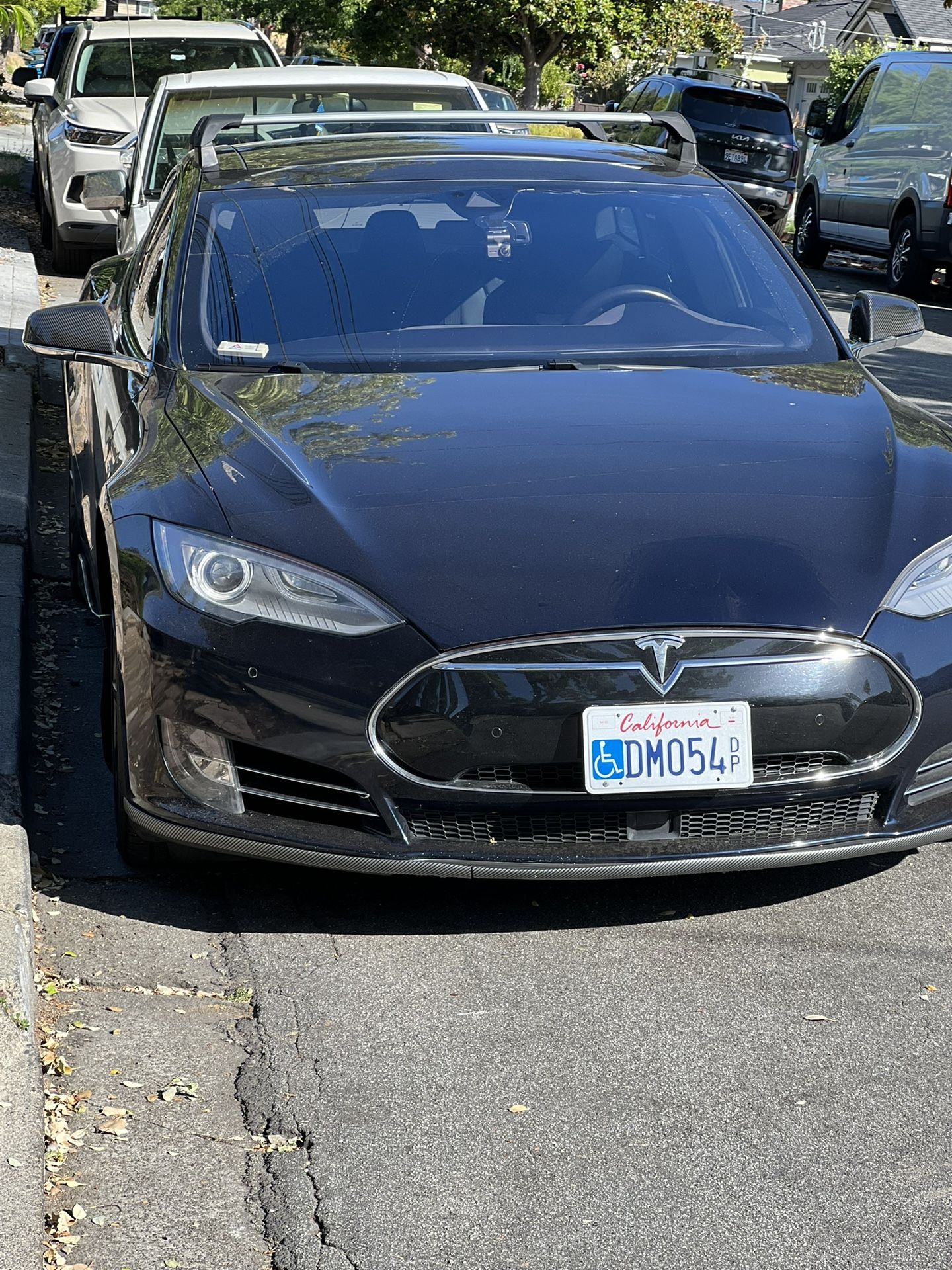 Tesla S 85. With Free Supervised Driving And Free Charging