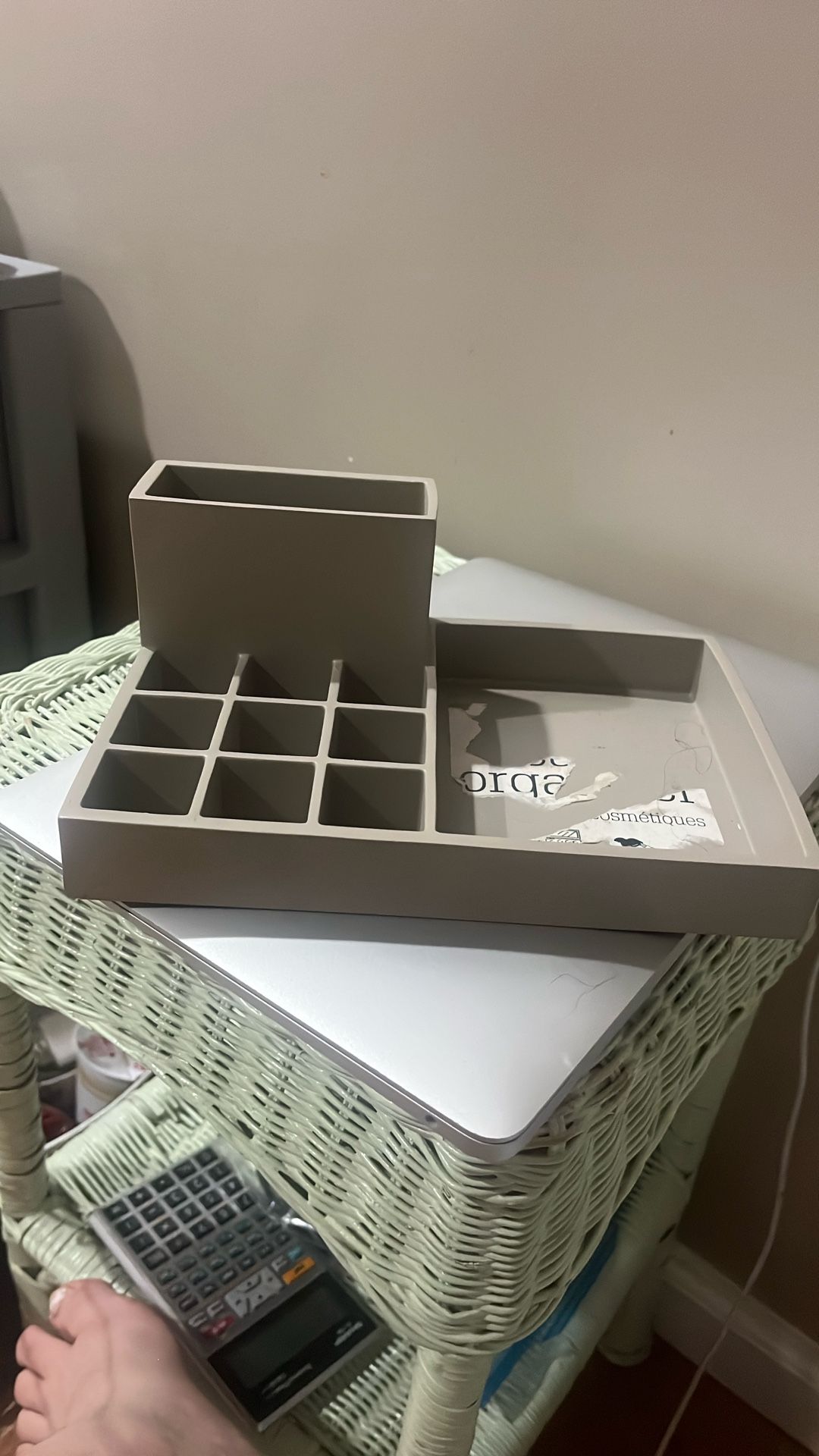 makeup organizer