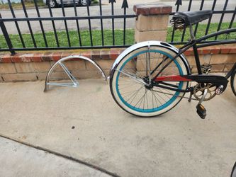 Schwinn Bicycle Balloon 24 inch rear duck tail fender