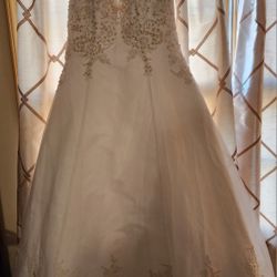 beautiful wedding dress