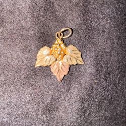 12k Multi Toned Gold Leaf Pendant