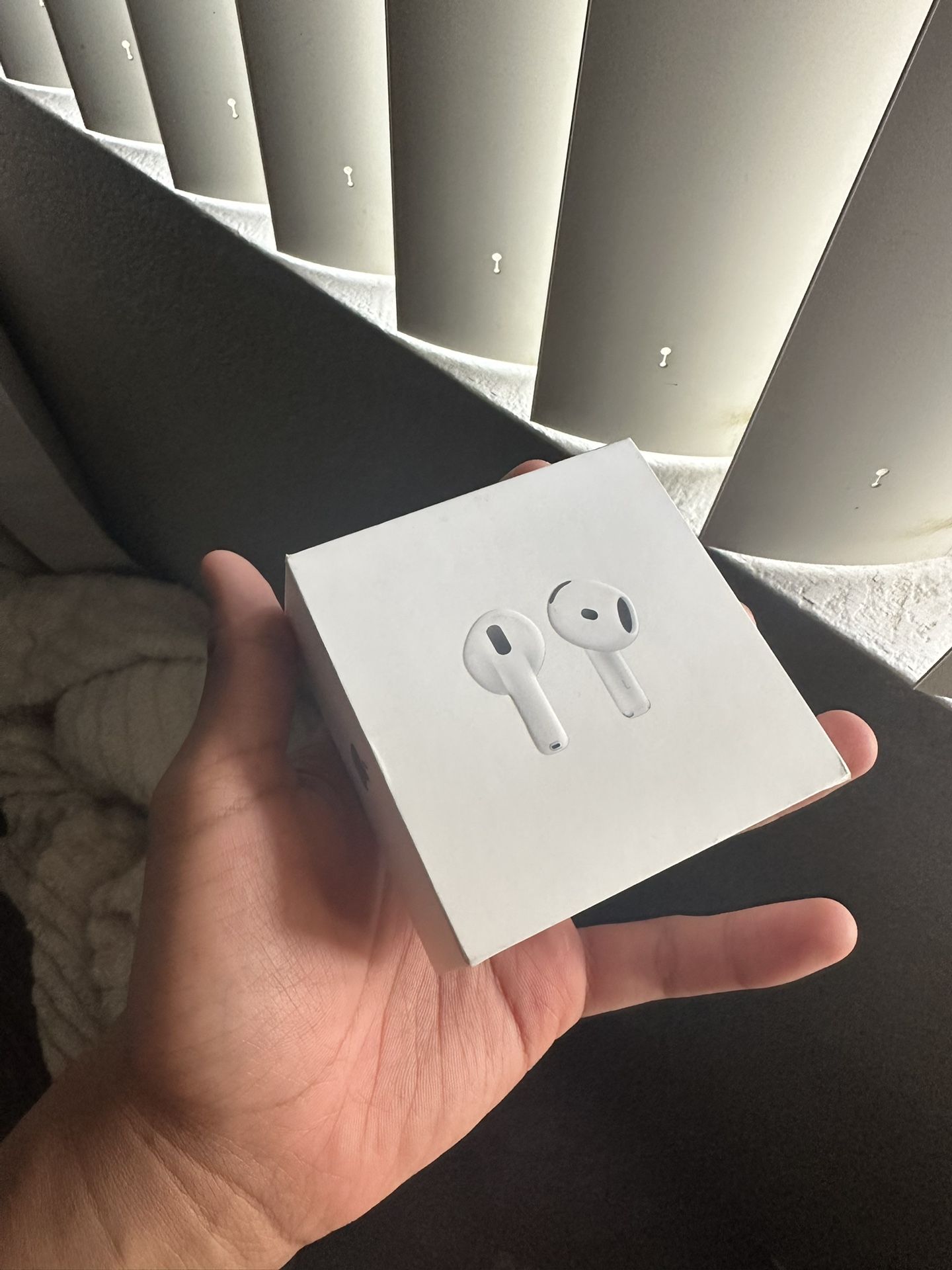 AirPods 4