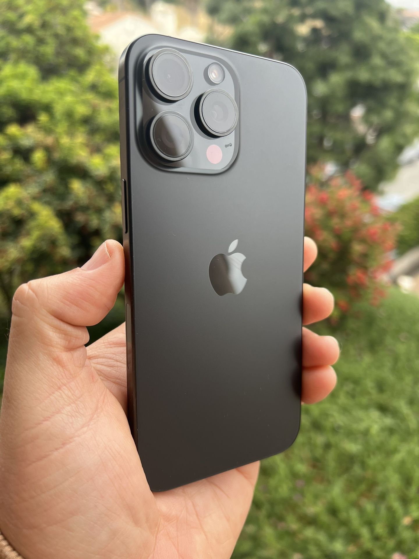 New Factory Unlocked iPhone 15 Pro Max 256GB Black.