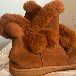 Women boots size 8