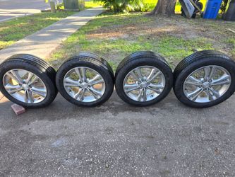 Hyundai Sonata OEM 17 inch Rims and Tires Like New. Lug pattern 5x114.3mm
