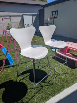 Iconic Fritz Hansen high bar stools