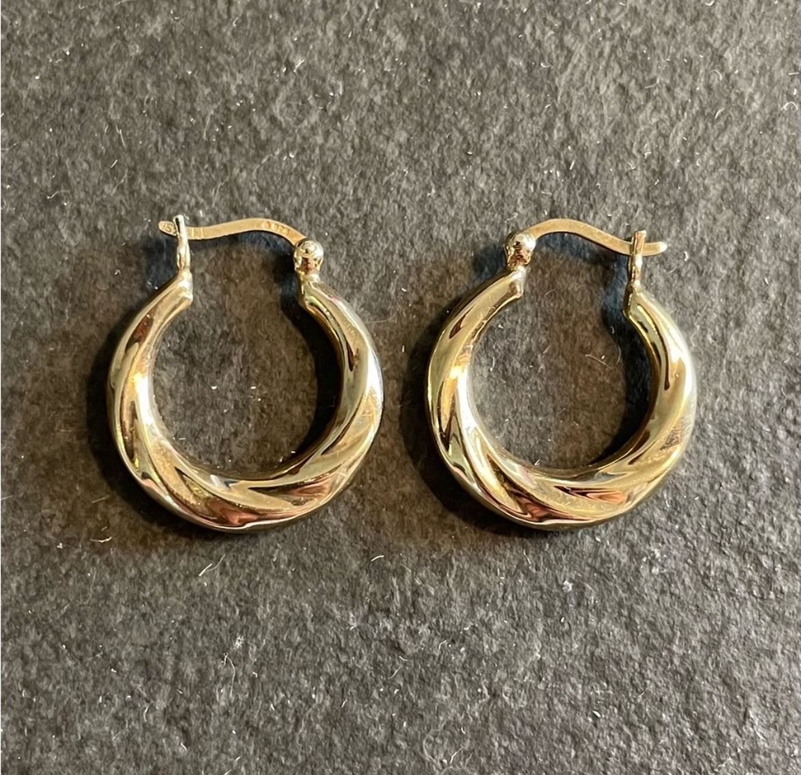Vintage Israeli Gold Plate Sterling Silver Vermeil Huggie Hoop Earrings 2.2g