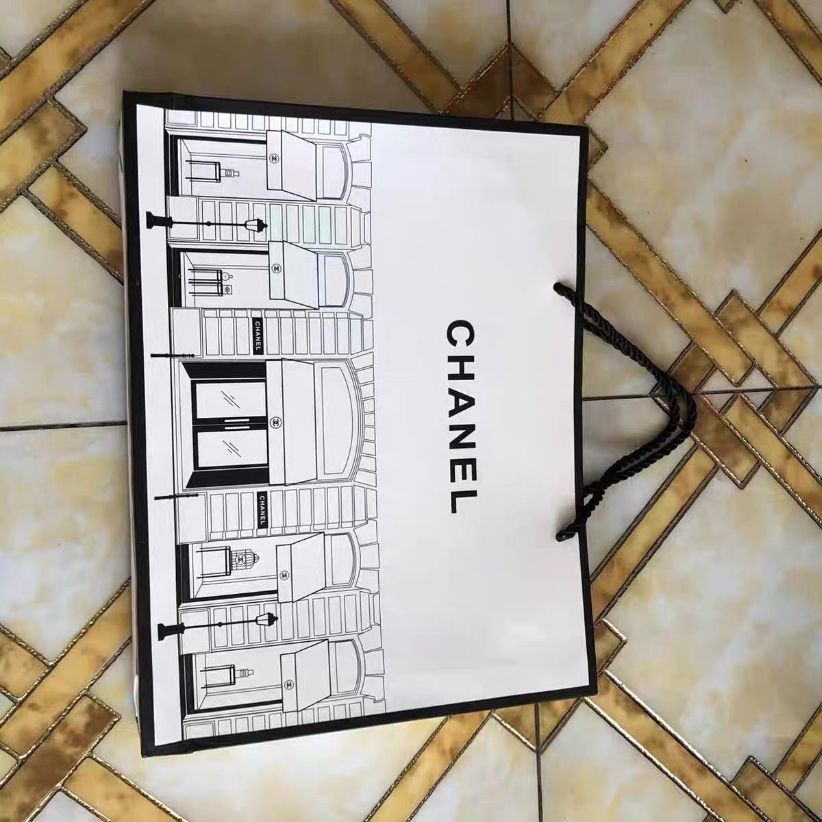 Chanel Perfume 12-piece travel suit for Sale in Elma, NY - OfferUp