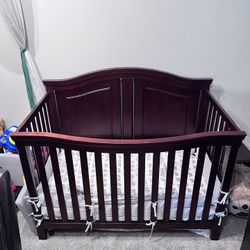 Like New - Crib With Mattress & Covers - Can Deliver!