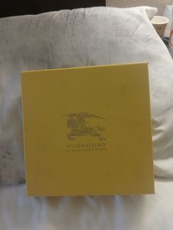 Burberry belt with paperwork
